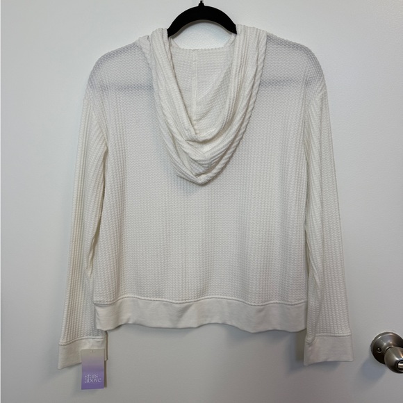 2/$20 • 0289 • Stars Above XS White Hooded Lounge Top - Picture 5 of 5